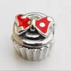 Pandora - Disney Minnie Mouse cupcake charm